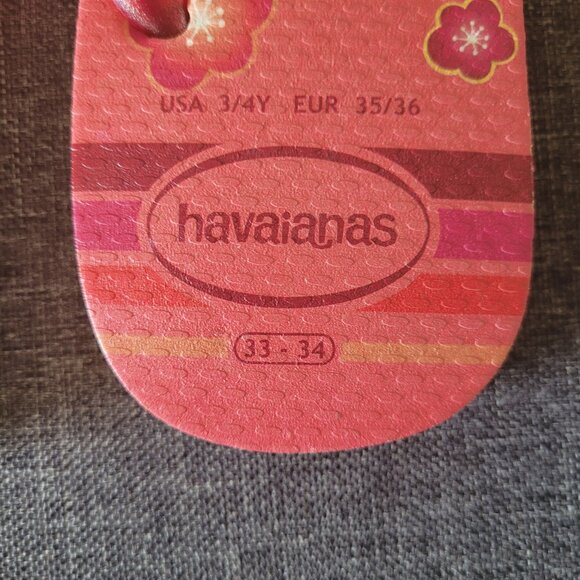 Havaianas Mulan Red & Beige 'Strong Spirit' Girl's Flip Flop size 3 - 4 Y - Picture 3 of 6
